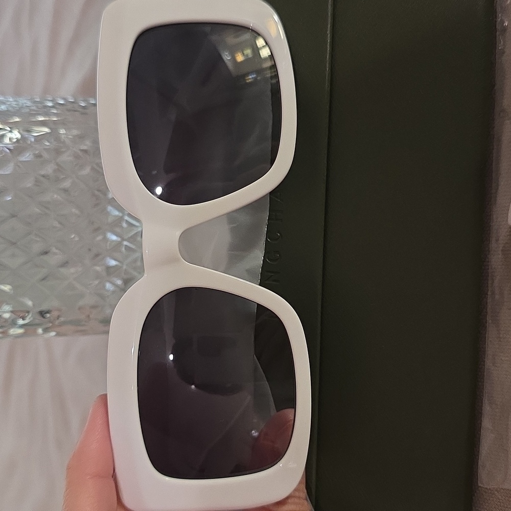 Longchamp White Sunglasses *NEW IN CASE* - Picture 9 of 10